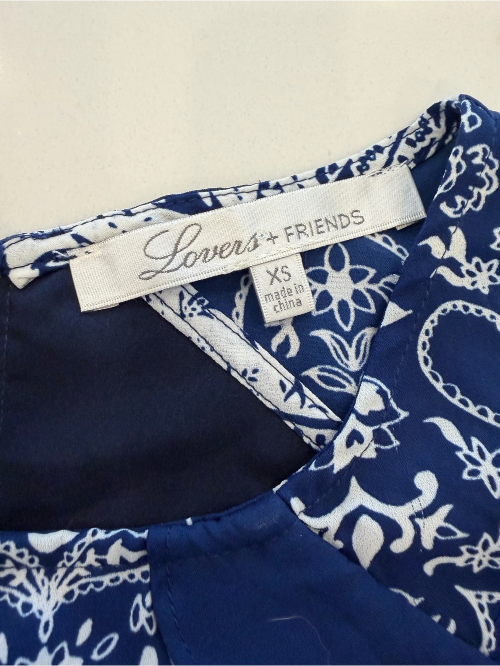 Lovers + Friends Blue Paisley Cold Shoulder Ruffle Vacation Blouse XS - Picture 6 of 11